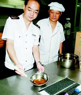 武汉市食品药品监督局硚口分局检测学校食用油