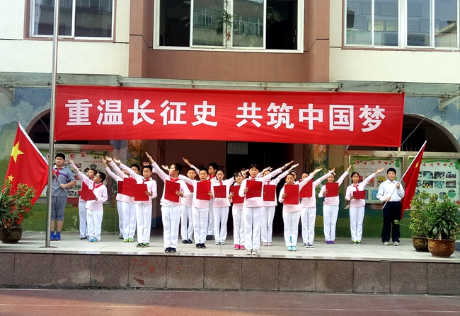 武汉多形式开展向国旗敬礼活动 红领巾相约中