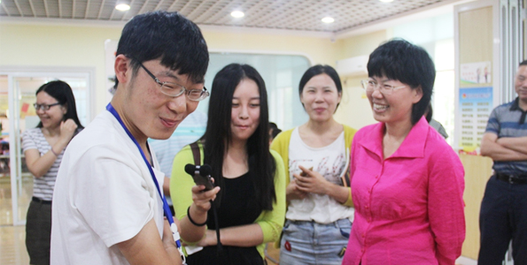 武汉大学生积极投身志愿服务 关爱未成年人